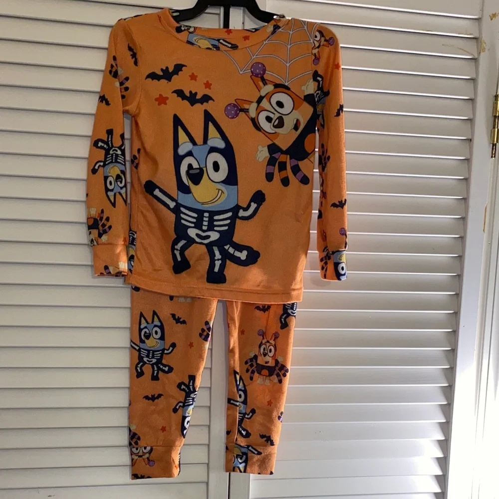 NWT Bluey Two Piece Cozy and Warm Fun Pajama Set in Orange-Black & White Size 4T